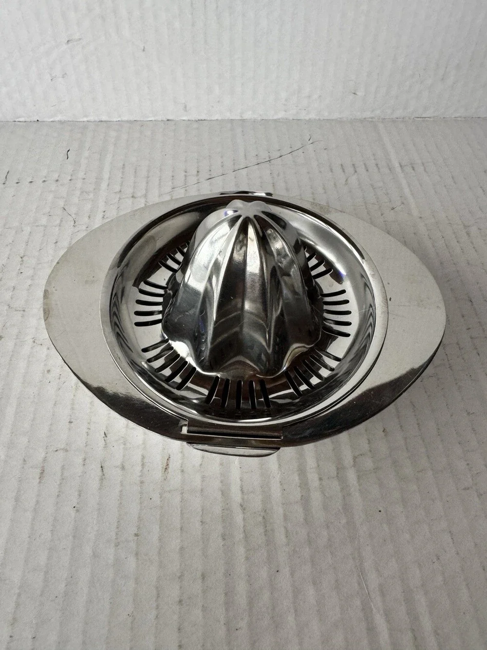Vintage Stainless Steel Hinged Citrus Juicer Reamer Lemon Orange Press